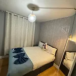 Elephant And Castle One Bedroom Apartment